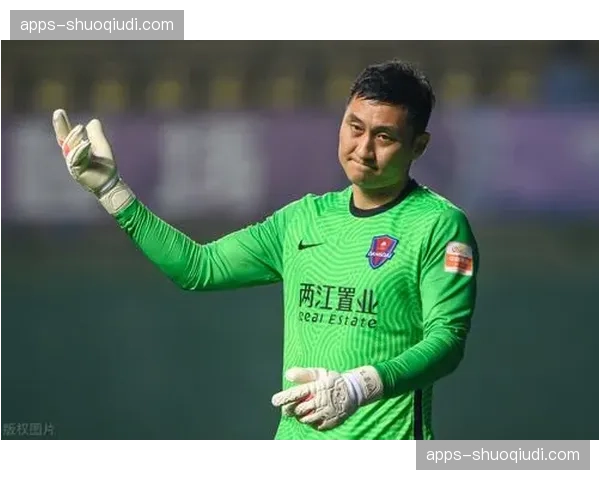 药厂弗莱肯多次神勇扑救 门将个人表现成为防线最后遮羞布